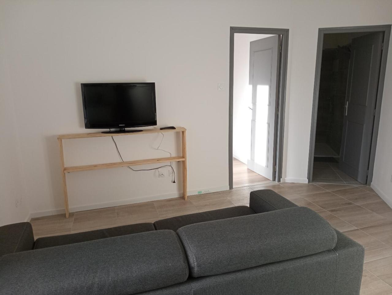 Appart Proche Toutes Commodites Souvigny Exterior photo